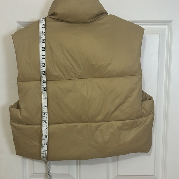 Amazon Cropped Puffer Vest Size Small Tan - Picture 3 of 5